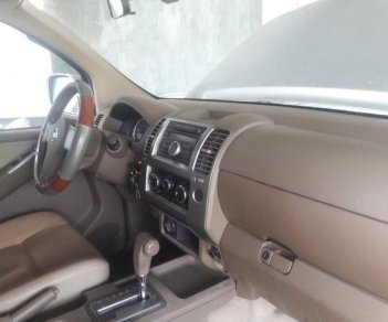 Nissan Navara 2015 - Cần bán xe Nissan Navara 2015 số tự động màu xám máy dầu 2 cầu, odo 42.000 km