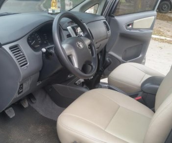 Toyota Innova 2.0E 2012 - Bán Toyota Innova 2.0E đời 2012, màu ghi