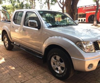 Nissan Navara LE 2.5MT 4WD 2011 - Bán xe Nissan Navara LE 2.5MT 4WD năm 2011, màu bạc, xe nhập 