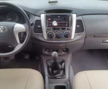 Toyota Innova 2.0E 2012 - Bán Toyota Innova 2.0E đời 2012, màu ghi