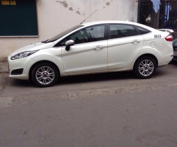 Ford Fiesta 2015 - Cần bán gấp Ford Fiesta đời 2015, màu trắng, chính chủ