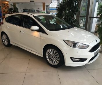 Ford Focus 2018 - Bán Ford Focus 2018, hỗ trợ trả góp lên tới 90%, chỉ cần 100tr nhận xe ngay. Hỗ trợ giảm giá lên tới 70tr đồng