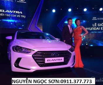 Hyundai Elantra  1.6 MT 2017 - "Siêu giảm" Bán xe Hyundai Elantra Đà Nẵng, giá 549 triệu trả góp 90% xe, LH Ngọc Sơn: 0911.377.773