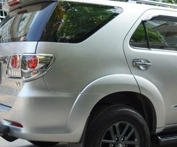 Toyota Fortuner V 2014 - Bán xe Toyota Fortuner V màu ghi 2014 tự động