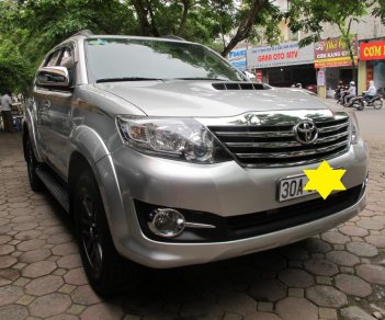 Toyota Fortuner G 2015 - Cần bán xe Toyota Fortuner G sản xuất năm 2015, màu bạc số sàn, giá tốt