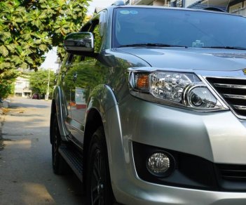 Toyota Fortuner V 2014 - Bán xe Toyota Fortuner V màu ghi 2014 tự động
