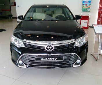 Toyota Camry 2.0 E 2017 - Bán Toyota Camry 2.0 E 2018, màu đen, 957 triệu