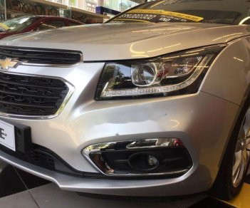 Chevrolet Cruze  1.8LTZ  2018 - Bán Chevrolet Cruze 1.8LTZ đời 2018, màu bạc số tự động, giá 699tr