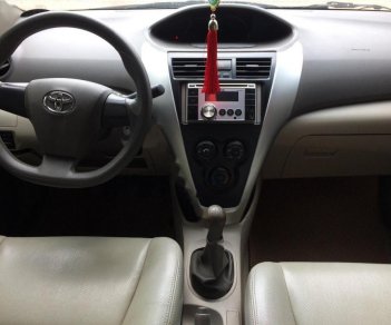 Toyota Vios 1.5MT 2011 - Bán Toyota Vios 1.5 MT năm sản xuất 2011, màu bạc giá cạnh tranh
