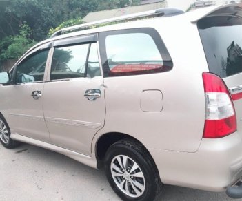 Toyota Innova 2.0E 2015 - Bán xe Toyota Innova E sản xuất 2015, màu bạc như mới