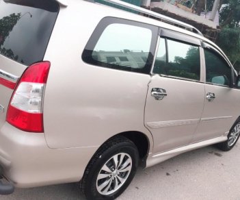 Toyota Innova 2.0E 2015 - Bán xe Toyota Innova E sản xuất 2015, màu bạc như mới