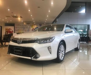 Toyota Camry 2.0E 2018 - Bán Toyota Camry 2.0E trắng 2018 - Giá tốt, khuyến mãi lớn - Bảo hành chính hãng 3 năm/ Hotline: 0898.16.8118