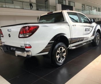 Mazda BT 50 2.2L AT 2018 - Bán xe Mazda BT 50 2.2L MT sản xuất 2018, màu trắng. Hotline : 0968596682