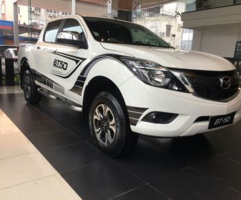 Mazda BT 50 2.2L AT 2018 - Bán xe Mazda BT 50 2.2L MT sản xuất 2018, màu trắng. Hotline : 0968596682