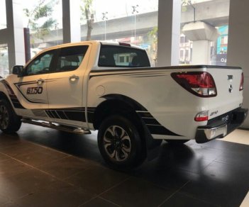 Mazda BT 50 2.2L AT 2018 - Bán xe Mazda BT 50 2.2L MT sản xuất 2018, màu trắng. Hotline : 0968596682