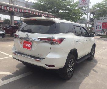 Toyota Fortuner 2.7V (4x2) 2017 - Bán Toyota Fortuner 2.7V 4x2 - Màu trắng, máy xăng 1 cầu, đã qua sử dụng chính hãng, hotline: 0898.16.8118