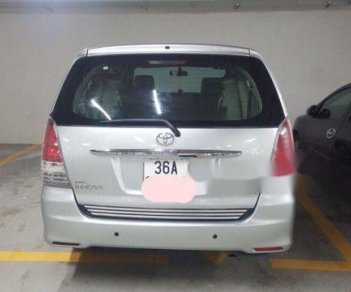 Toyota Innova  V   2010 - Bán Toyota Innova V sản xuất 2010, màu bạc