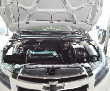 Chevrolet Cruze 1.6 MT 2011 - Cần bán Chevrolet Cruze 1.6 MT năm sản xuất 2011, màu trắng, 340tr
