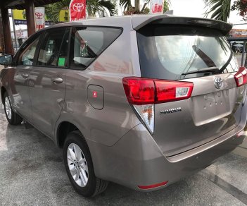 Toyota Innova 2018 - Cần bán nhanh Toyota Innova mới 2018, giá thấp