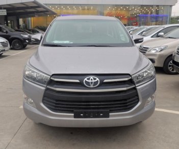 Toyota Innova 2.0E 2018 - Bán Toyota Innova 2.0E 2018 - bạc - Hỗ trợ trả góp 90%, bảo hành chính hãng 3 năm/ Hotline: 0898.16.8118