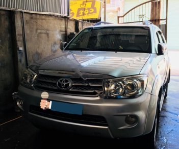 Toyota Fortuner 2009 - Cần bán xe Toyota Fortuner năm 2009, màu bạc, 605tr