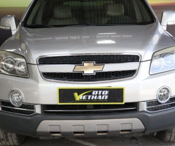 Chevrolet Captiva LTZ 2.4AT 2011 - Cần bán Chevrolet Captiva LTZ 2.4AT đời 2011, màu bạc giá cạnh tranh