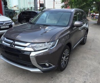 Mitsubishi Stavic 2.4 CVT Premium 2018 - Bán Mitsubishi Outlander 2.4 CVT Premium đời 2018, màu nâu