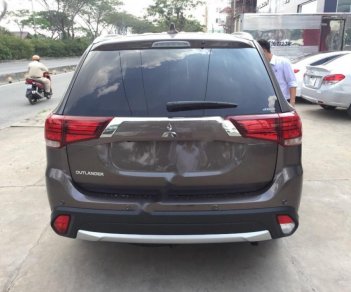 Mitsubishi Stavic 2.4 CVT Premium 2018 - Bán Mitsubishi Outlander 2.4 CVT Premium đời 2018, màu nâu