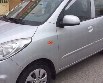 Hyundai i10   MT  2013 - Cần bán gấp Hyundai i10 MT 2013, màu bạc, xe nhập