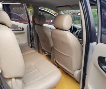 Toyota Innova E 2013 - Toyota Innova E sản xuất 2013, màu vàng xe gia đình màu vàng cát, cam kết xe đẹp chất lượng