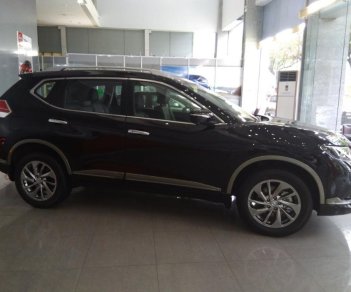 Nissan X trail SV 2.5 G 2018 - Bán ô tô Nissan X trail SV G đời 2018, màu đen, dẩn động 4 bánh, full option, khuyến mãi ngập tràn