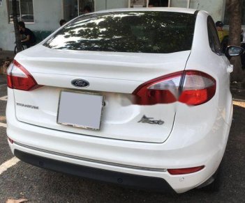 Ford Fiesta  Titanium 2016 - Cần bán gấp Ford Fiesta Titanium đời 2016, màu trắng chính chủ, giá chỉ 438 triệu