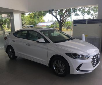 Hyundai Elantra MT 2018 - Bán Hyundai Elantra chỉ 549 triêu, gía tốt nhất thị trường, hỗ trợ vay đến 90% gía trị xe. LH: Hữu Sinh 0905967556