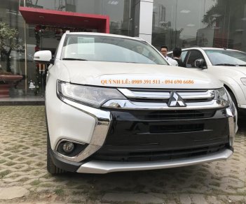 Mitsubishi Outlander 2.0 CVT 2018 - Bán Mitsubishi Outlander 2.0 CVT đời 2018, màu trắng, khuyến mại lớn