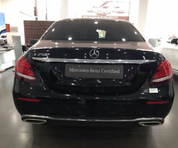 Mercedes-Benz E class E250 2017 - Chính chủ bán Merc E250, chạy lướt 9000km 2017