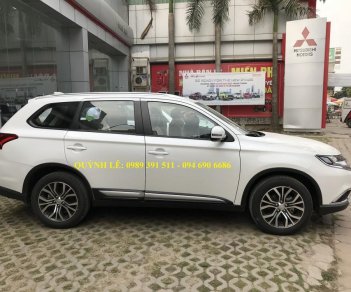 Mitsubishi Outlander 2.0 CVT 2018 - Bán Mitsubishi Outlander 2.0 CVT đời 2018, màu trắng, khuyến mại lớn