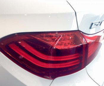 BMW 5 Series Sedan 2017 - Bán BMW 5 Series Sedan sản xuất 2017, màu trắng, xe nhập