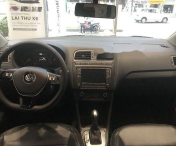 Volkswagen Polo 2017 - Bán Volkswagen Polo đời 2017, màu bạc, nhập khẩu, 695tr