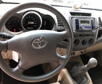 Toyota Fortuner 2011 - Bán xe Toyota Fortuner năm sản xuất 2011, màu bạc
