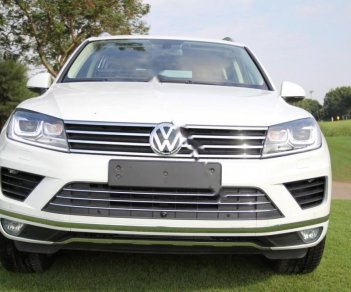 Volkswagen Touareg 3.6 AT 2016 - Bán Volkswagen Touareg 3.6 AT sản xuất 2016, màu trắng, xe nhập