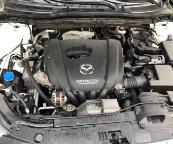 Mazda 3 1.5L Facelift 2017 - Bán ô tô Mazda 3 1.5L Facelift 2017, màu trắng, giá 658tr