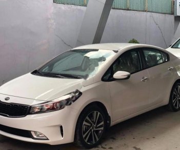 Kia Cerato 1.6 MT Base 2018 - Bán ô tô Kia Cerato 1.6 MT Base năm sản xuất 2018, màu trắng giá cạnh tranh