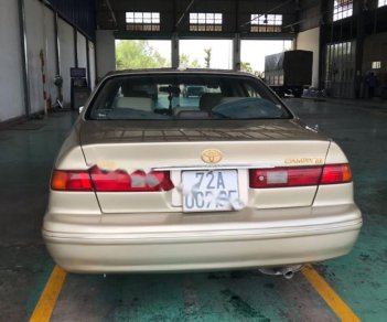 Toyota Camry LE 2.2 MT 1998 - Bán Toyota Camry LE 2.2 MT đời 1998, màu vàng, nhập khẩu