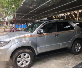 Toyota Fortuner 2011 - Bán xe Toyota Fortuner năm sản xuất 2011, màu bạc