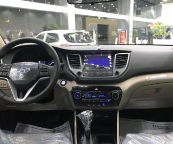 Hyundai Tucson 2018 - Bán Hyundai Tucson sản xuất năm 2018, màu trắng giá cạnh tranh