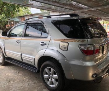 Toyota Fortuner 2011 - Bán xe Toyota Fortuner năm sản xuất 2011, màu bạc