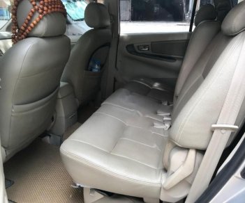 Toyota Innova 2015 - Cần bán lại xe Toyota Innova năm 2015, màu bạc, giá tốt