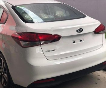 Kia Cerato 1.6 MT Base 2018 - Bán ô tô Kia Cerato 1.6 MT Base năm sản xuất 2018, màu trắng giá cạnh tranh