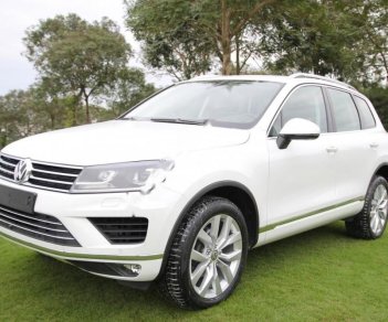 Volkswagen Touareg 3.6 AT 2016 - Bán Volkswagen Touareg 3.6 AT sản xuất 2016, màu trắng, xe nhập