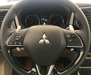 Mitsubishi Outlander 2.0 CVT Premium 2018 - [HOT] Bán Mitsubishi Outlander 2.0 CVT Premium 2018, giá cực tốt